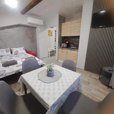 мурите Nyaraló